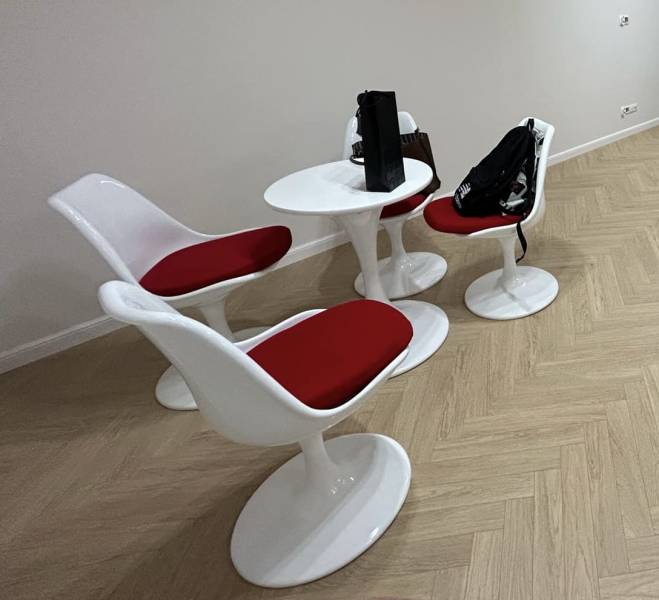 Sprzedam nowy stół z krzesłami 