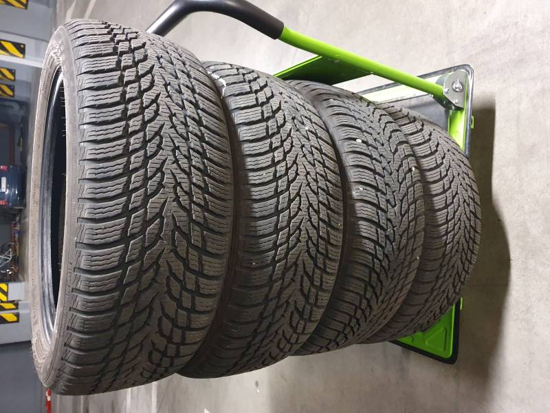 "Nokian Snowproof 205/50 R17 — komplet zimówek jak nowe! 3 szt. + 1 gratis!"