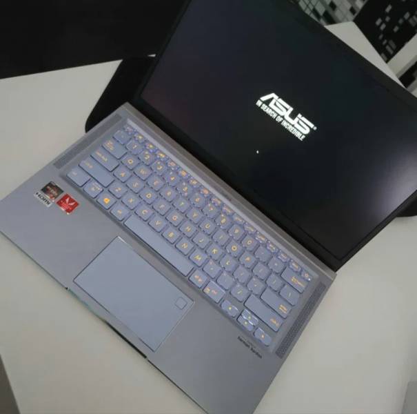 Sprzedam laptopa Asus Zenbook 14
